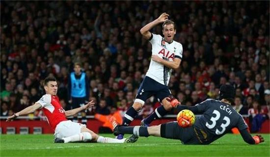 他在許多高 他在許多高